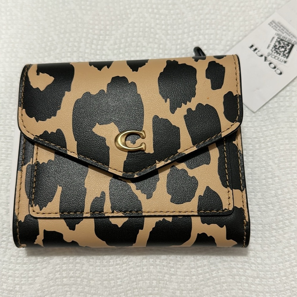 Coach Wyn small wallet Leopard print